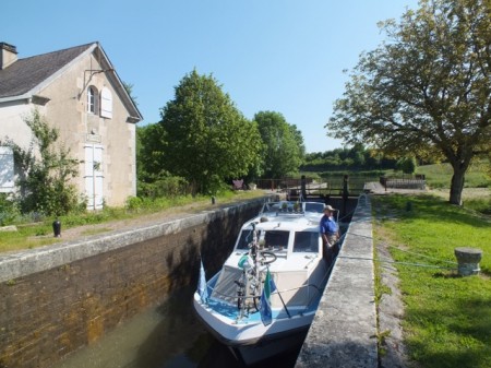 A scenic lock on the southern Nivernais